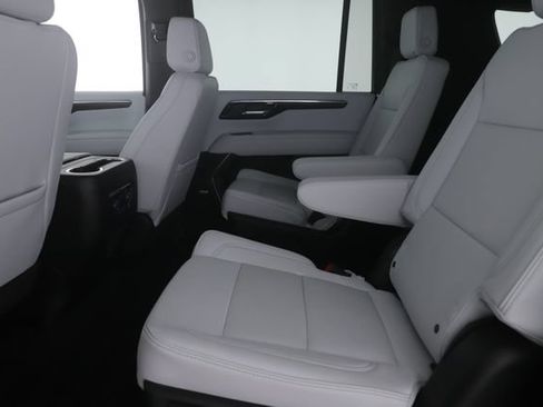 Used 2026 Chevrolet Suburban Premier w/ Sun And Tow Package AWD/4WD image 29