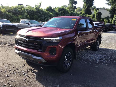 Used 2024 Chevrolet Colorado Z71 w/ Z71 Convenience Package 2 AWD/4WD image 2