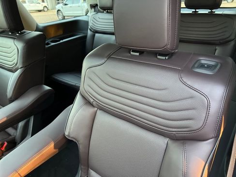 New 2025 Ford Expedition Platinum w/ Platinum Ultimate Package image 32