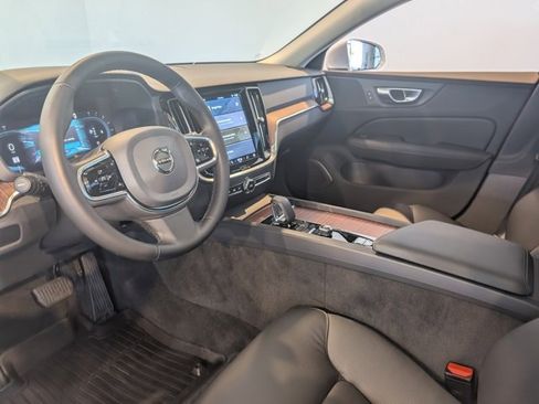 Used 2024 Volvo V60 B5 Cross Country Plus image 14