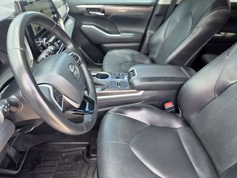 Used 2022 Toyota Highlander Limited AWD/4WD image 6