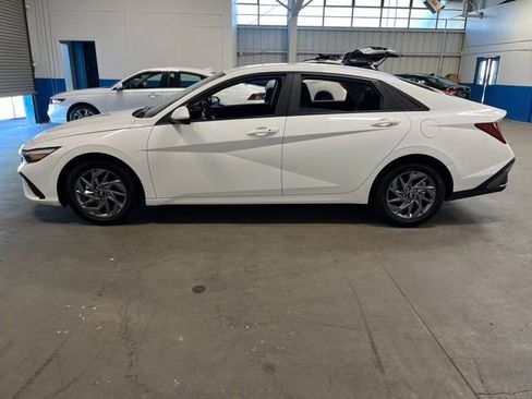 Used 2024 Hyundai Elantra SEL FWD image 6