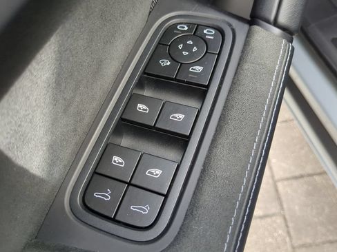Used 2025 Porsche Cayenne GTS AWD/4WD image 17