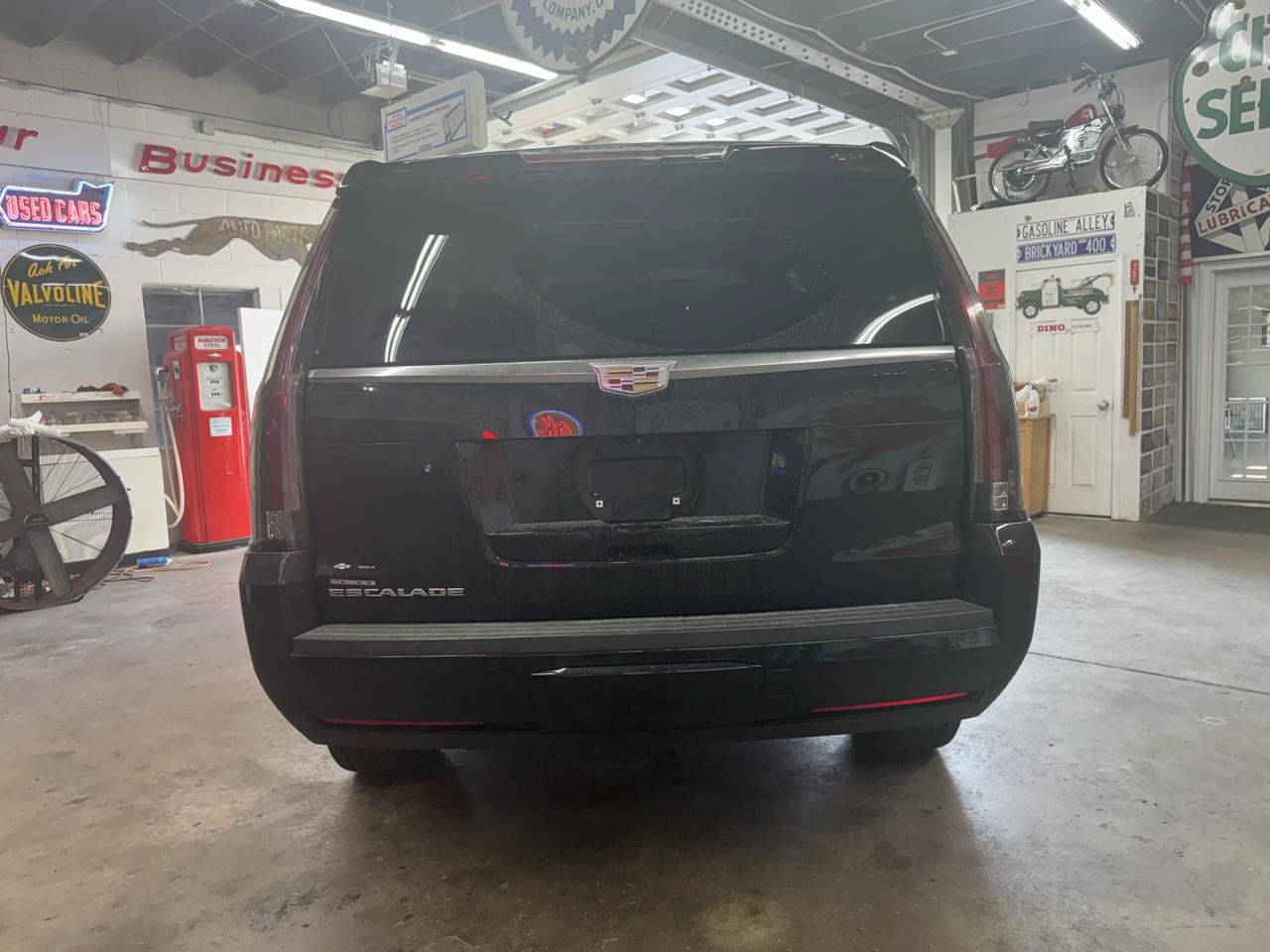 Used 2020 Cadillac Escalade Luxury AWD/4WD image 4