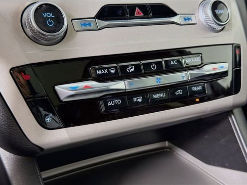 Used 2023 Ford Explorer XLT w/ Equipment Group 202A image 17