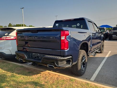 Used 2021 Chevrolet Silverado 1500 LT Trail Boss w/ LPO, Dark Essentials Package AWD/4WD image 3