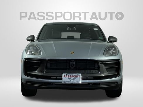 Used 2025 Porsche Macan AWD/4WD image 2