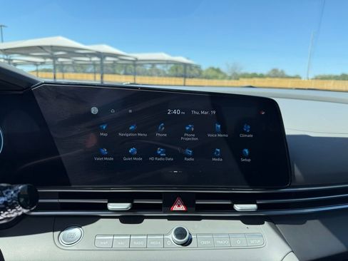 Certified 2024 Hyundai Elantra SEL image 18