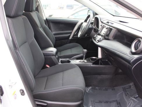 Used 2018 Toyota RAV4 XLE image 19