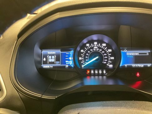 Used 2023 Ford Edge Titanium image 2