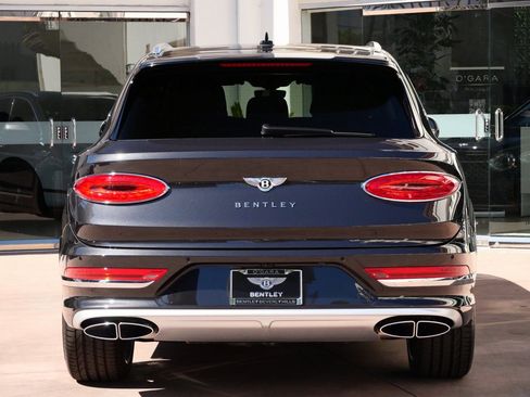 Used 2025 Bentley Bentayga Extended Wheelbase image 9
