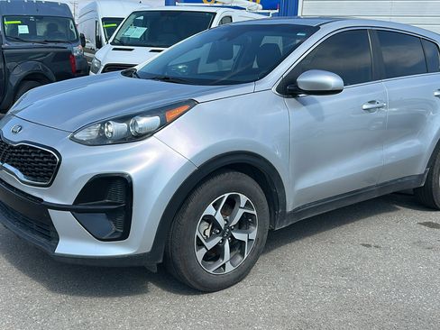 Used 2020 Kia Sportage LX image 2
