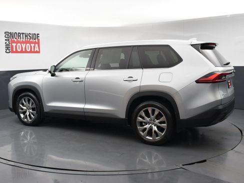 Used 2024 Toyota Grand Highlander AWD Hybrid image 2