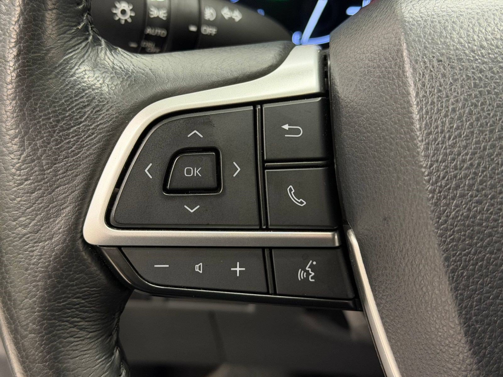 Used 2024 Toyota Sienna XLE FWD image 13