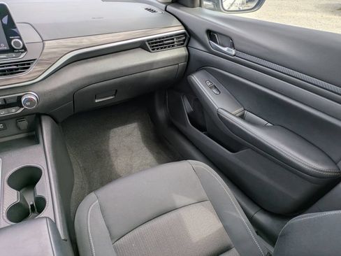 Certified 2025 Nissan Altima 2.5 SV FWD image 17