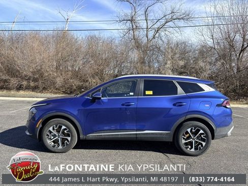 Certified 2025 Kia Sportage EX image 2