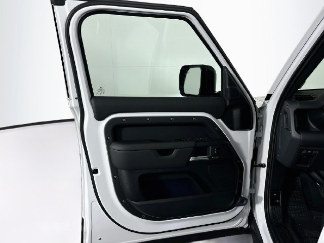 New 2026 Land Rover Defender 110 X-Dynamic SE AWD/4WD image 11