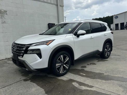 Used 2024 Nissan Rogue SL w/ SL Premium Package FWD image 3
