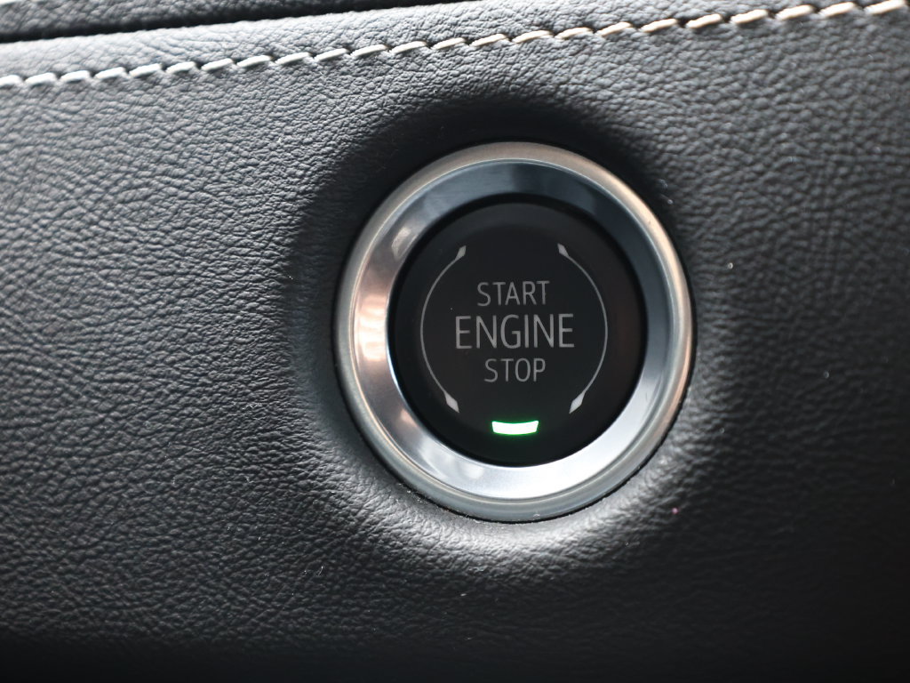 Used 2025 Cadillac Escalade ESV Premium Luxury w/ LPO, Floor Liner Package AWD/4WD image 40