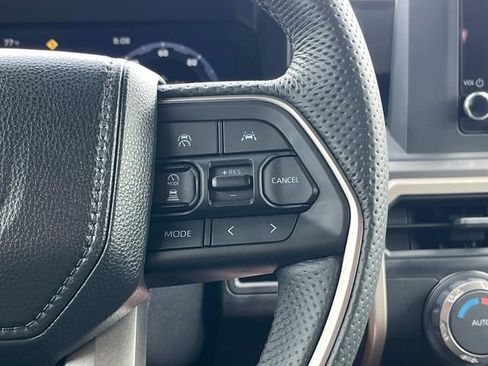Used 2025 Toyota Tacoma TRD Sport AWD/4WD image 29