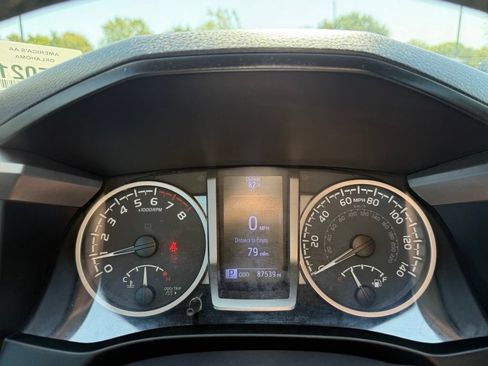 Used 2020 Toyota Tacoma SR5 RWD image 15