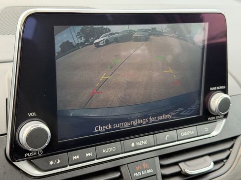 Used 2025 Nissan Altima 2.5 SV FWD image 18