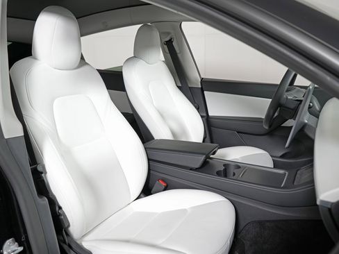 Used 2022 Tesla Model Y Performance image 32