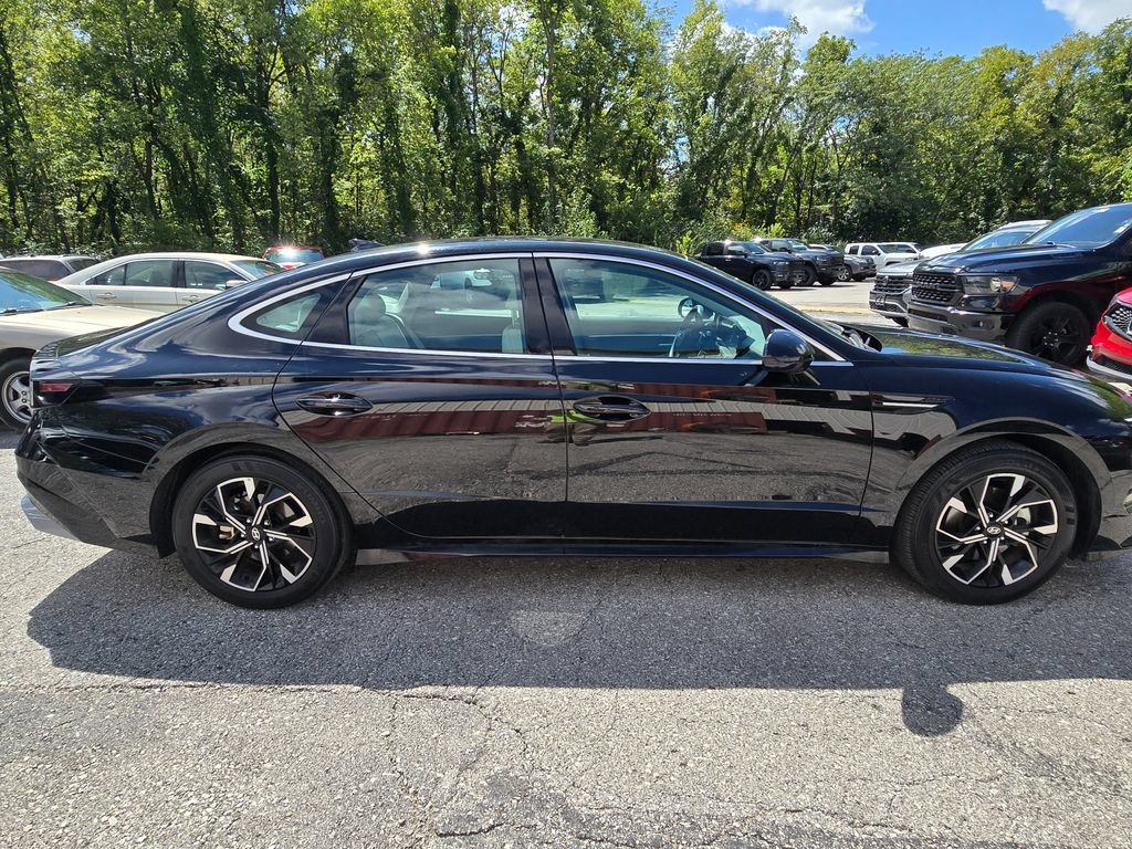 Used 2025 Hyundai Sonata SEL FWD image 11