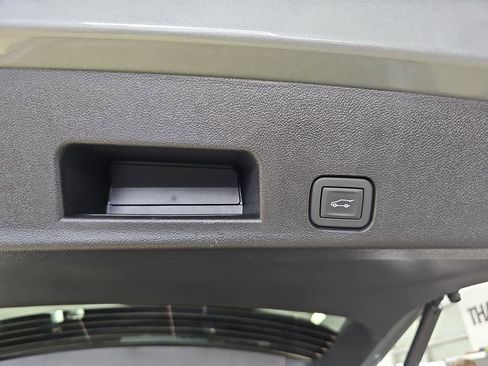 Certified 2025 Chevrolet Traverse LT w/ Driver Confidence Package image 17