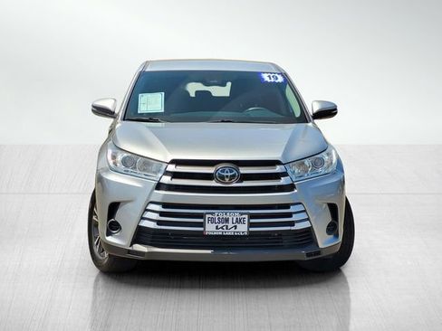 Used 2019 Toyota Highlander LE AWD/4WD image 2