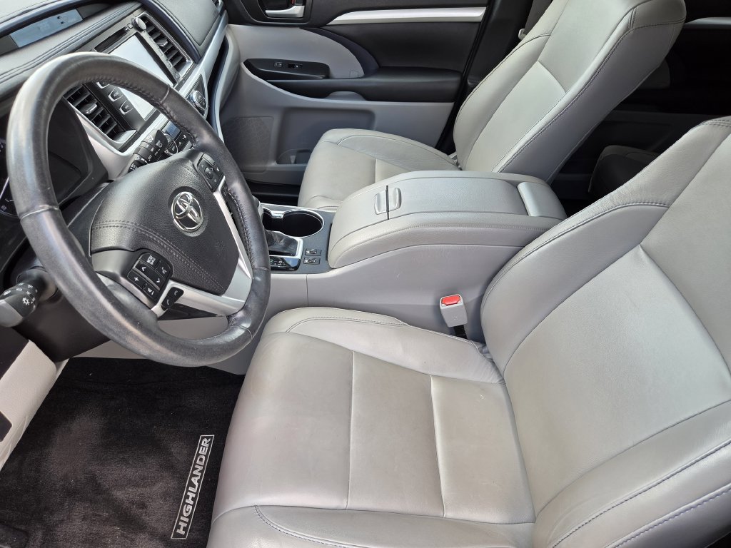 Used 2018 Toyota Highlander XLE FWD image 14