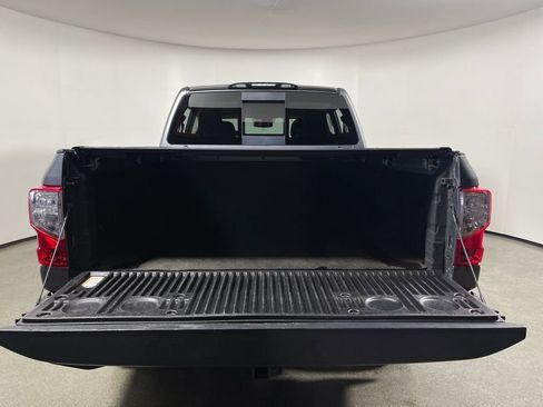 Used 2019 Nissan Titan SV w/ SV Convenience Package image 10