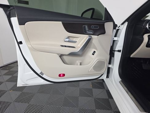 Used 2025 Mercedes-Benz CLA 250 image 17