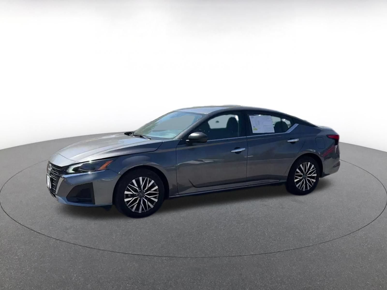 Used 2025 Nissan Altima 2.5 SV FWD image 7