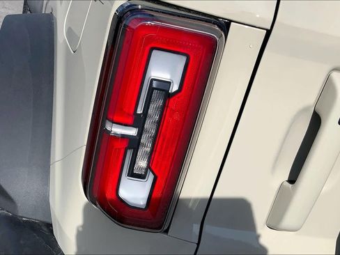 New 2025 Ford Bronco Outer Banks w/ Sasquatch Package image 14