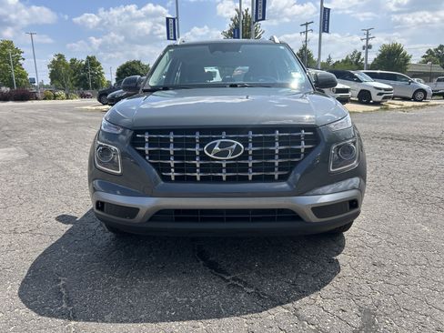 Used 2024 Hyundai Venue SEL FWD image 9