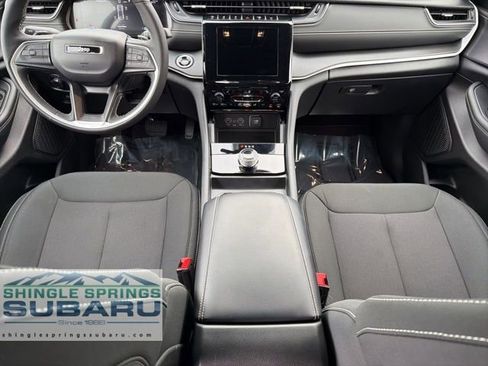 Used 2025 Jeep Grand Cherokee Laredo w/ Luxury Tech Group I image 32