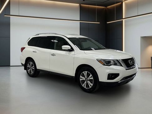 Used 2017 Nissan Pathfinder SL w/ SL Tech Package FWD image 7