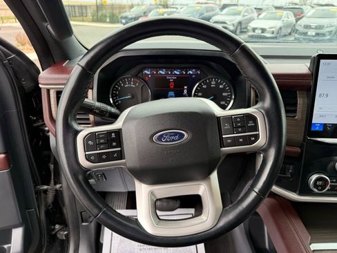 Used 2024 Ford Expedition Limited image 16