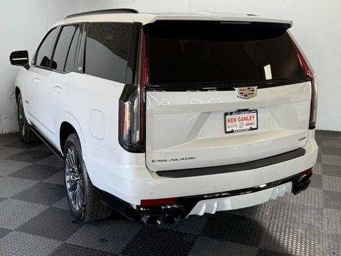 Used 2023 Cadillac Escalade V image 8