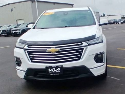 Used 2023 Chevrolet Traverse Premier AWD/4WD image 6