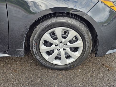 Used 2021 Toyota Corolla LE image 12