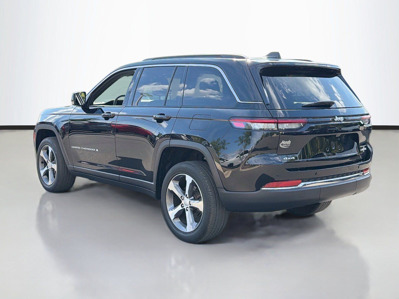 Used 2024 Jeep Grand Cherokee Limited AWD/4WD image 6
