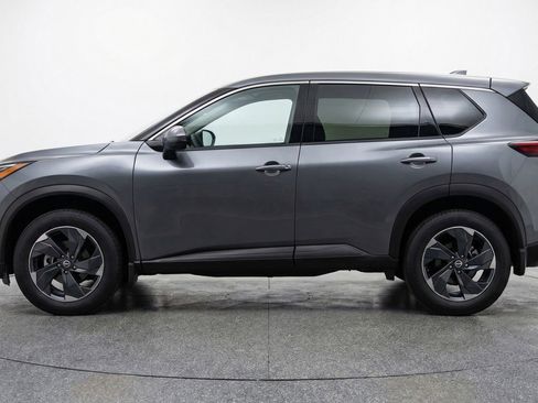 Used 2025 Nissan Rogue SV image 5