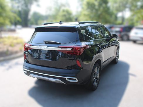 Certified 2023 Kia Seltos S w/ Navigation Package FWD image 11