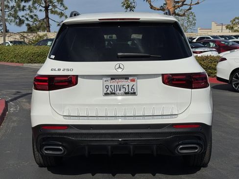 Used 2025 Mercedes-Benz GLB 250 image 12