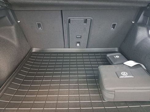 New 2026 Volkswagen Tiguan SEL R-Line AWD/4WD image 23
