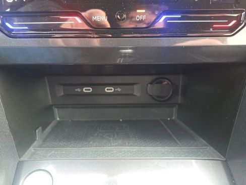 Used 2023 Volkswagen Tiguan SE R-Line image 34