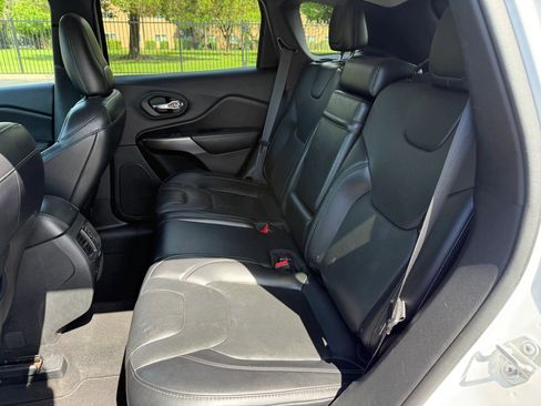 Used 2019 Jeep Cherokee Limited image 13