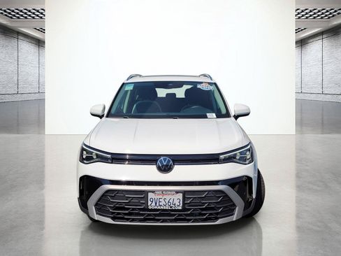 Certified 2025 Volkswagen Taos SE w/ Panoramic Sunroof Package AWD/4WD image 5